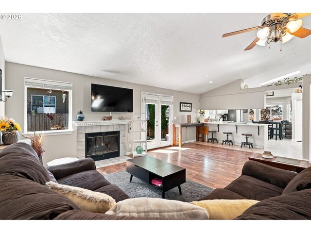 723 71ST St, Springfield, OR 97478