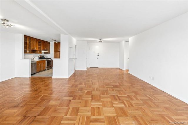 3935 Blackstone Avenue 10D, Bronx, NY 10471