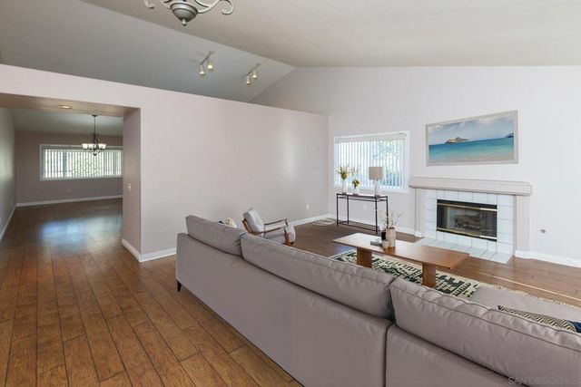 622 Creekside Ave, Oceanside, CA 92057