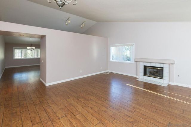 622 Creekside Ave, Oceanside, CA 92057