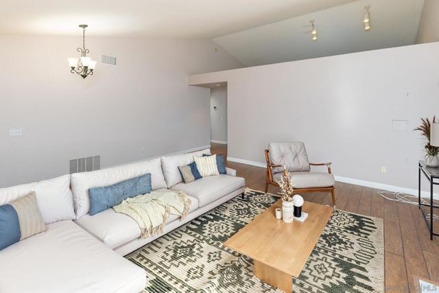 622 Creekside Ave, Oceanside, CA 92057