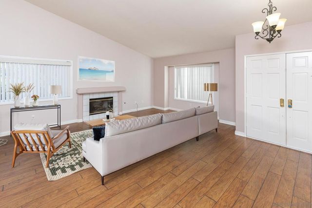 622 Creekside Ave, Oceanside, CA 92057