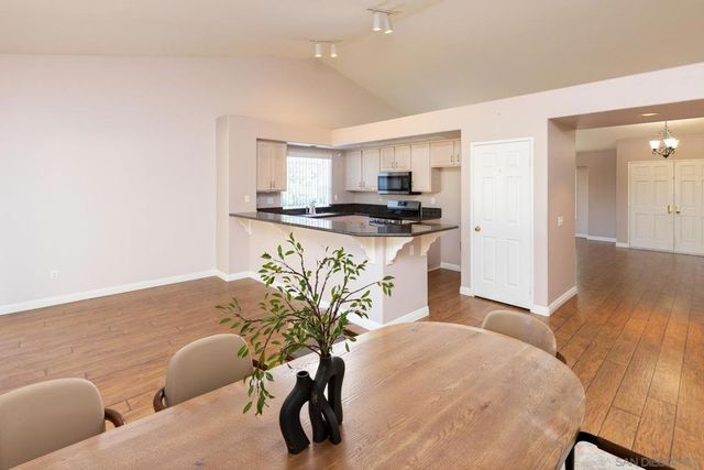 622 Creekside Ave, Oceanside, CA 92057