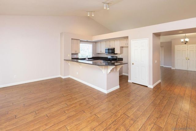 622 Creekside Ave, Oceanside, CA 92057