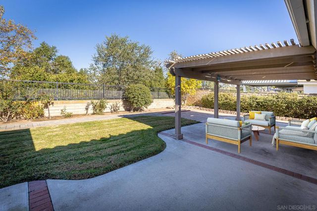 622 Creekside Ave, Oceanside, CA 92057