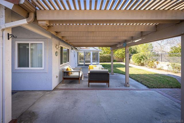 622 Creekside Ave, Oceanside, CA 92057