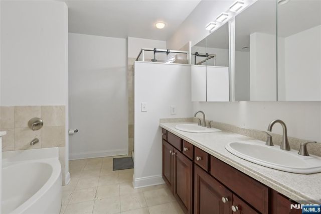 20 Ave At Port Imperial 410, West New York, NJ 07093