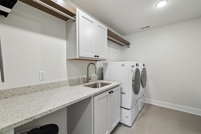 9113 Abram Drive, West Des Moines, IA 50266