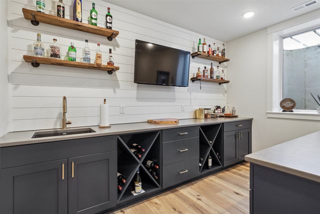 9113 Abram Drive, West Des Moines, IA 50266
