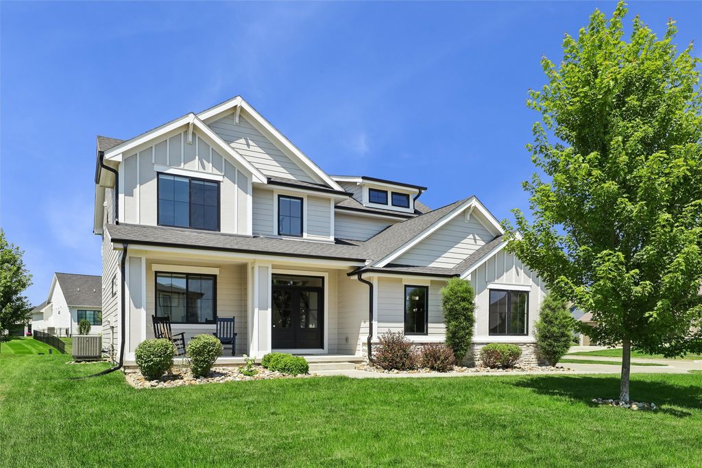 9113 Abram Drive, West Des Moines, IA 50266