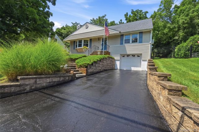15 Gaines Place, Huntington, NY 11743