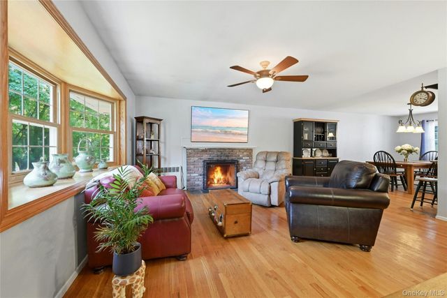 15 Gaines Place, Huntington, NY 11743