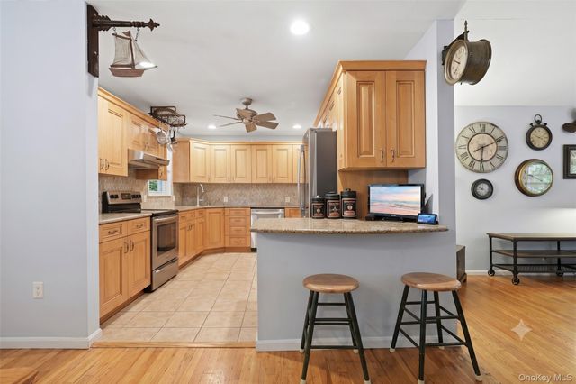 15 Gaines Place, Huntington, NY 11743