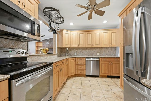 15 Gaines Place, Huntington, NY 11743