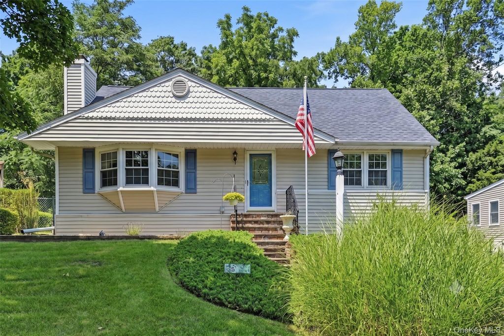 15 Gaines Place, Huntington, NY 11743