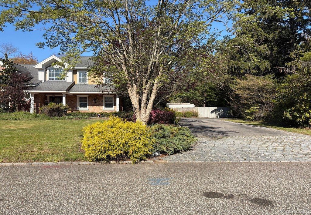 906 Thompson Drive, Bay Shore, NY 11706 — photo 2