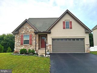 316 HOLLYHOCK DR, Manchester, PA 17345