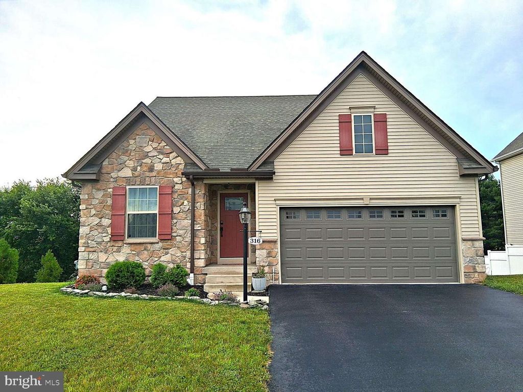 316 HOLLYHOCK DR, Manchester, PA 17345