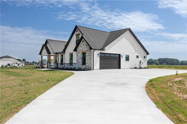 123 Dobbins Road, Townville, SC 29689