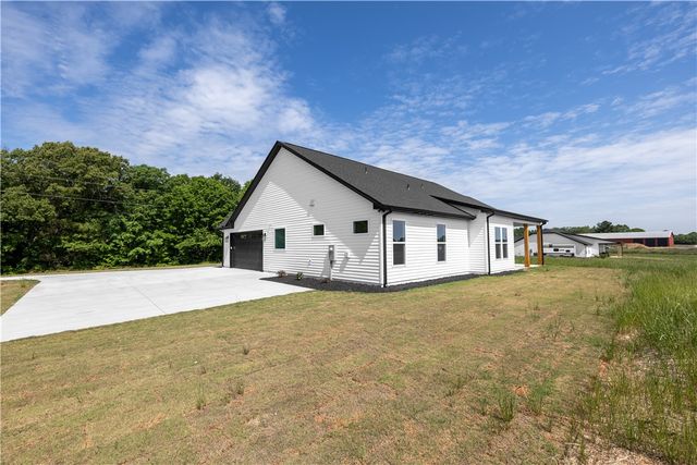 123 Dobbins Road, Townville, SC 29689