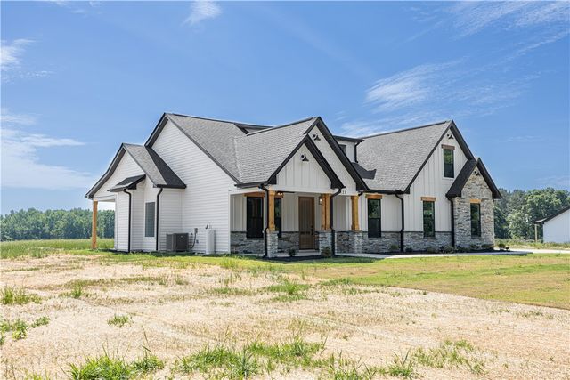 123 Dobbins Road, Townville, SC 29689