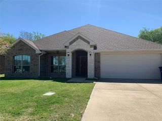 805 Oakmont Drive, Ennis, TX 75119