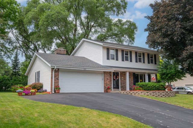 2355 Guinevere DRIVE, Brookfield, WI 53045