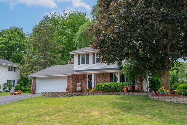 2355 Guinevere DRIVE, Brookfield, WI 53045