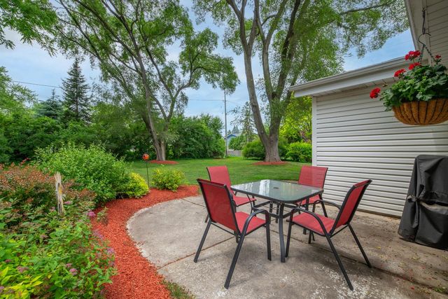 2355 Guinevere DRIVE, Brookfield, WI 53045