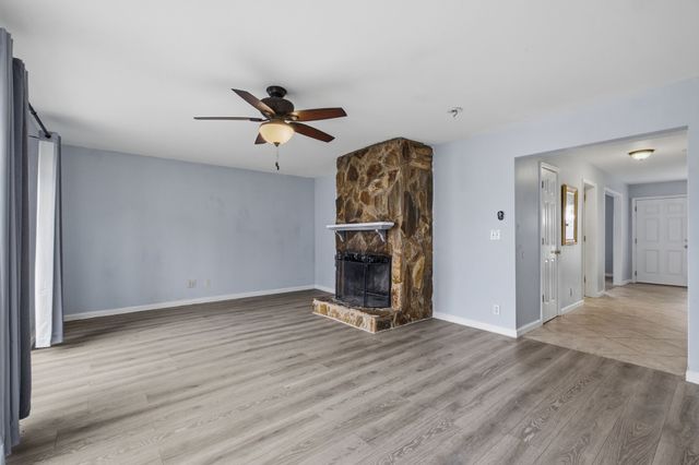 200 Raintree Dr, Hermitage, TN 37076