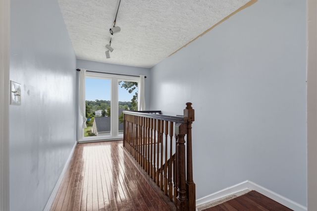 200 Raintree Dr, Hermitage, TN 37076