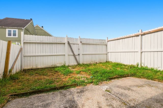 200 Raintree Dr, Hermitage, TN 37076