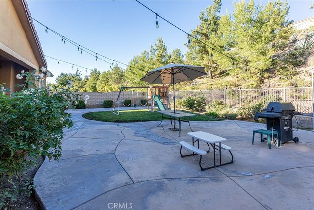 19245 Graham Lane, Saugus, CA 91350