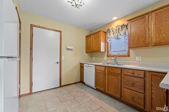 4110 Three Oaks Drive, Fort Wayne, IN 46809