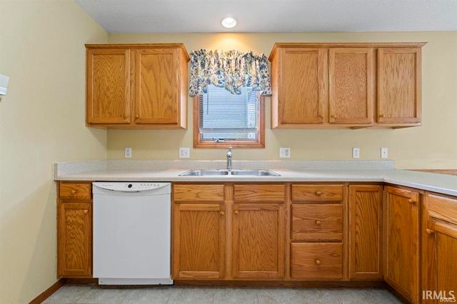 4110 Three Oaks Drive, Fort Wayne, IN 46809