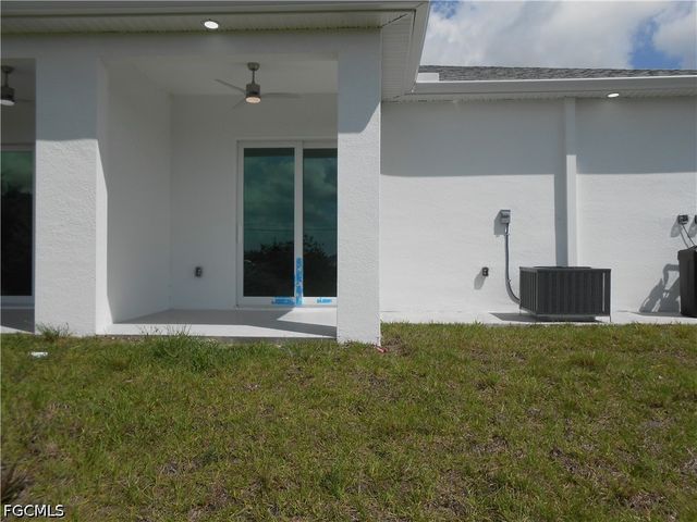 320 Poplar ST, Lehigh Acres, FL 33974