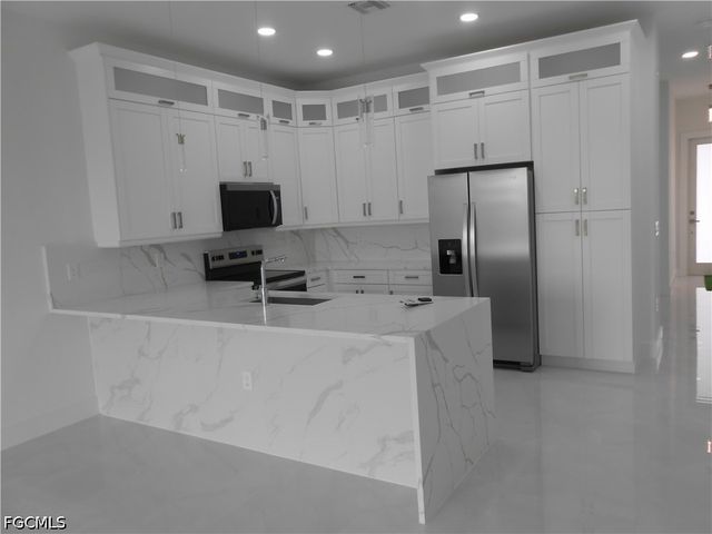 320 Poplar ST, Lehigh Acres, FL 33974