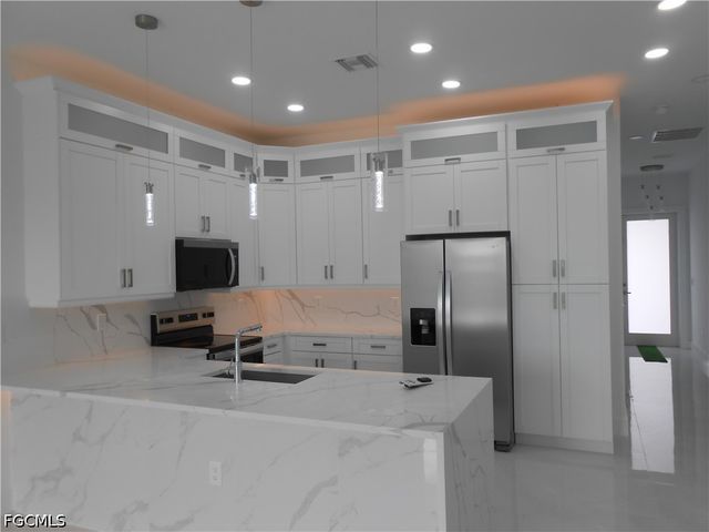 320 Poplar ST, Lehigh Acres, FL 33974