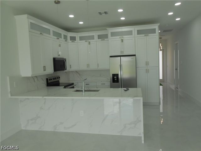 320 Poplar ST, Lehigh Acres, FL 33974