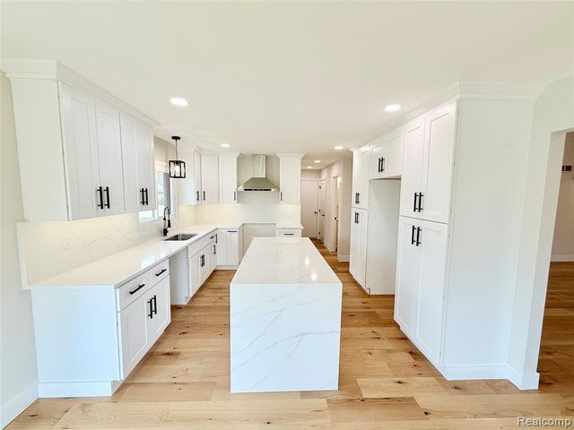 51073 Pinewood Drive, Macomb, MI 48042