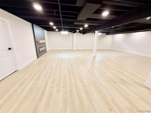 51073 Pinewood Drive, Macomb, MI 48042