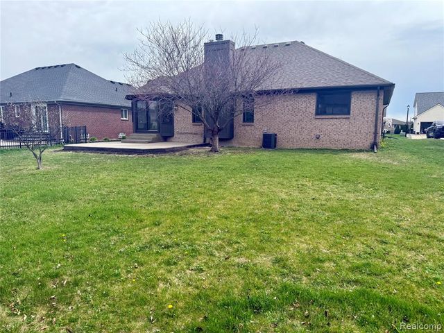 51073 Pinewood Drive, Macomb, MI 48042