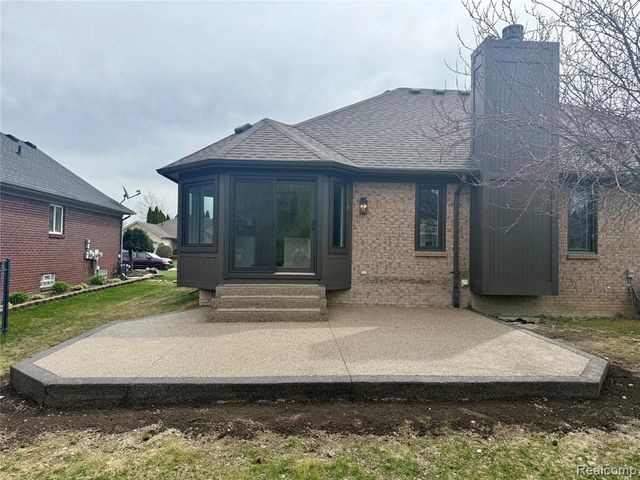 51073 Pinewood Drive, Macomb, MI 48042