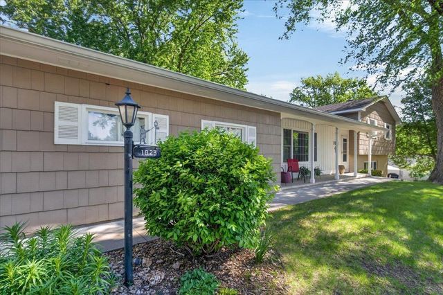 1823 Timberledge Drive, Cedar Falls, IA 50613