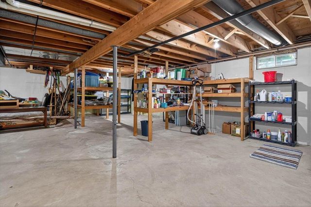 1823 Timberledge Drive, Cedar Falls, IA 50613