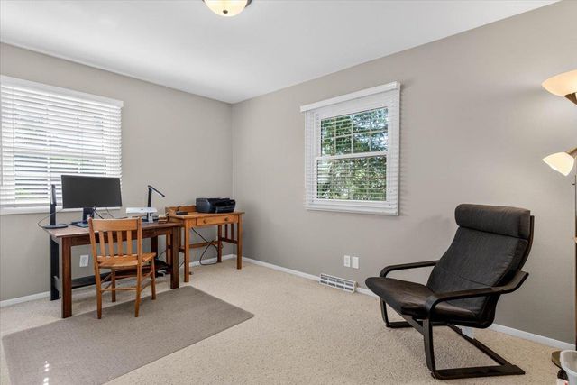 1823 Timberledge Drive, Cedar Falls, IA 50613