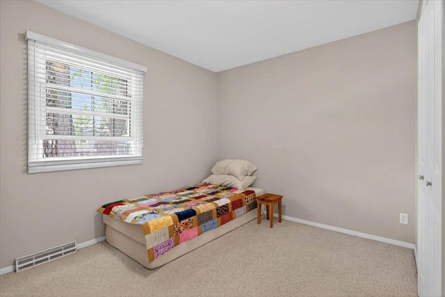 1823 Timberledge Drive, Cedar Falls, IA 50613