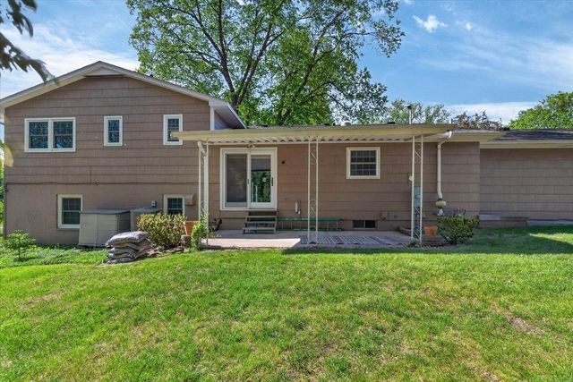 1823 Timberledge Drive, Cedar Falls, IA 50613