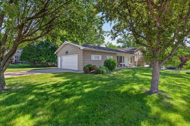 1823 Timberledge Drive, Cedar Falls, IA 50613