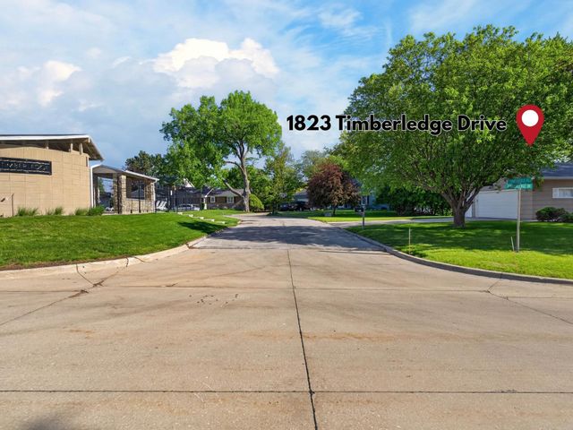 1823 Timberledge Drive, Cedar Falls, IA 50613